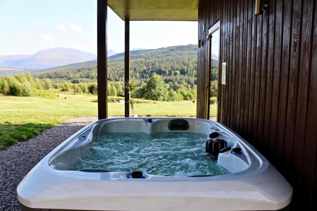 Frances' Sketch Pad With Hot Tub Lägenhet Fort William Exteriör bild